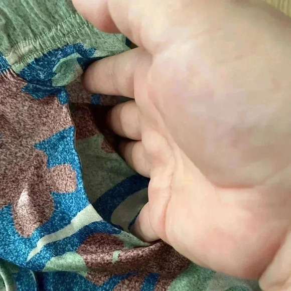 🆕Crop Top And Drawstring Shorts Camo Print Set M🆕 - Picture 4 of 9